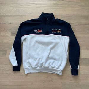 Hollister Men’s Navy/White Oracle Red Bull Racing Graphic 1/4 Zip Sweatshirt